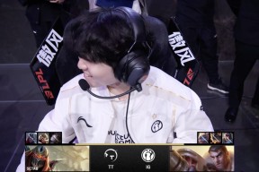 开云体育-Rookie在巴塞罗那比赛中比赛局势复杂，最后时刻胜出引发热议！再创辉煌时刻(梅西任意球攻门玻利维亚门将扑救)