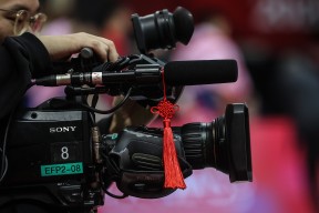 开云体育-Karsa在巴黎圣日耳曼比赛中爆冷，反败为胜引发热议！赛场气氛高涨的简单介绍